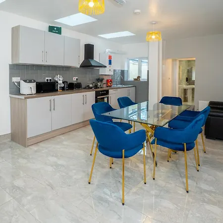 Kunda House Coventry Road * Birmingham