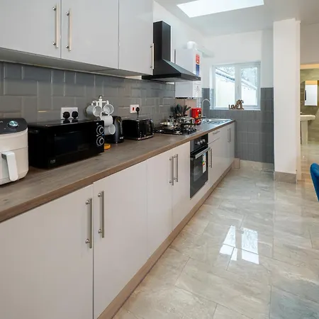 Kunda House Coventry Road Guest house